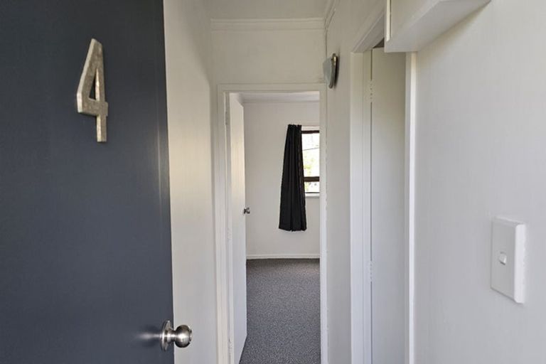 Photo of property in 4/52 Russell Terrace, Berhampore, Wellington, 6023