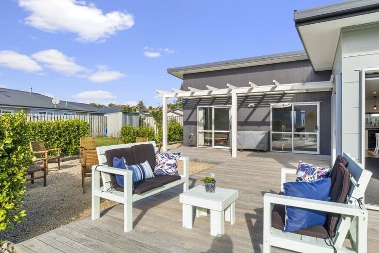 Photo of property in 11 Te Harawira Street, Otaki, 5512