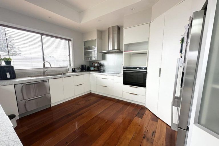 Photo of property in 162 Molesworth Street, New Plymouth, 4312