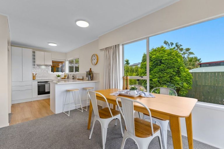 Photo of property in 2/43 Telstar Place, Beach Haven, Auckland, 0626