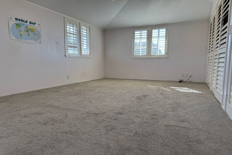 Photo of property in 115 Pupuke Road, Northcote, Auckland, 0627