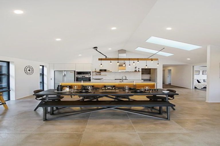 Photo of property in 73 Oak Road, Poraiti, Napier, 4112