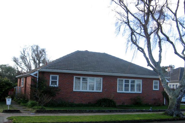 Photo of property in 93-95 Savage Crescent, West End, Palmerston North, 4412