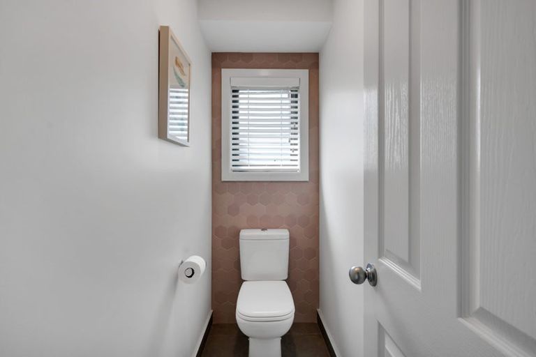 Photo of property in 17 Ashmore Drive, Frankleigh Park, New Plymouth, 4310