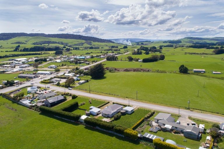 Photo of property in 16 Tokanui Haldane Road, Tokanui, 9884