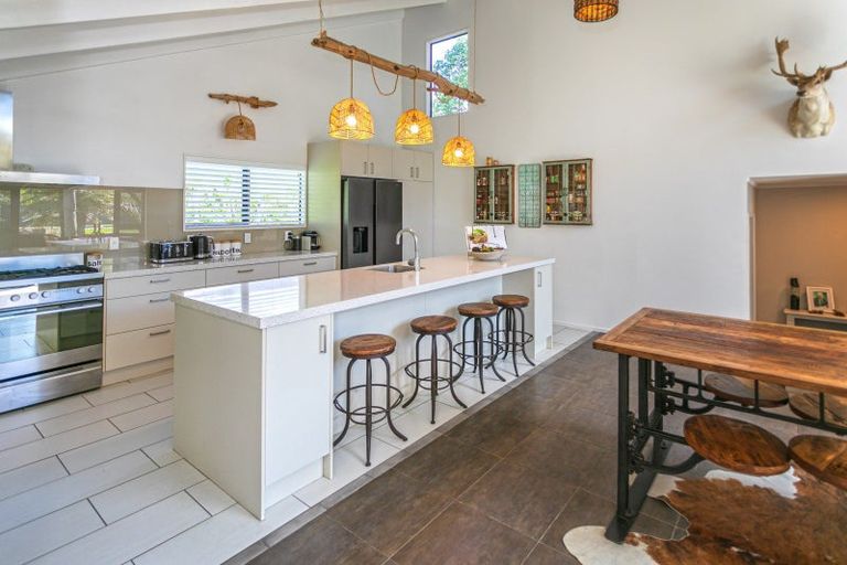 Photo of property in 5 Rewa Rewa Valley, Tairua, 3508