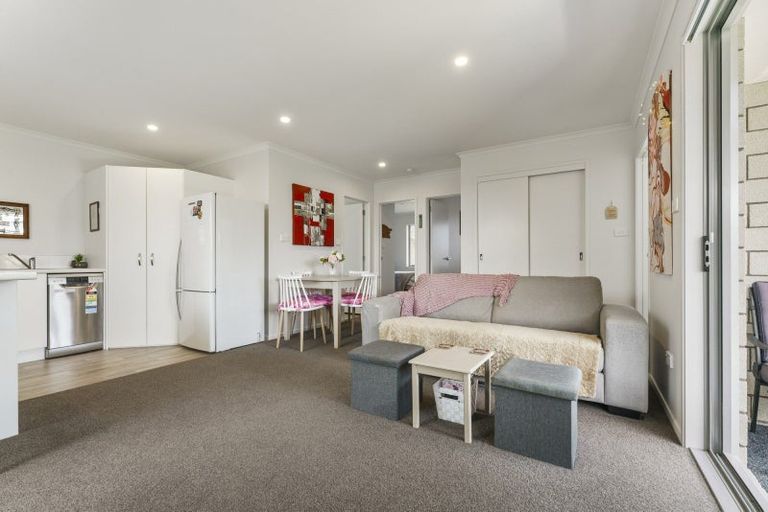 Photo of property in 1 Lance Way, Papamoa, 3118