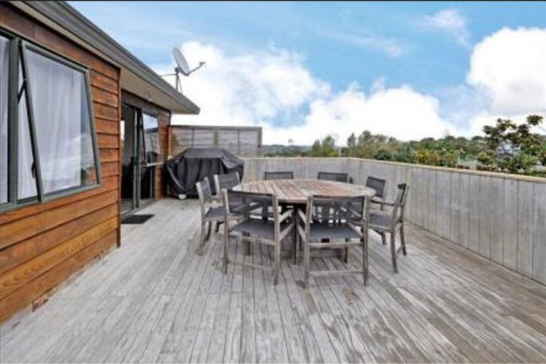 Photo of property in 3 Brian Crescent, Stanmore Bay, Whangaparaoa, 0932