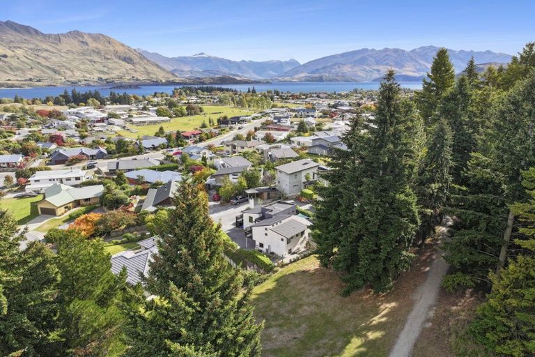 Photo of property in 13 Trevathan Lane, Wanaka, 9305