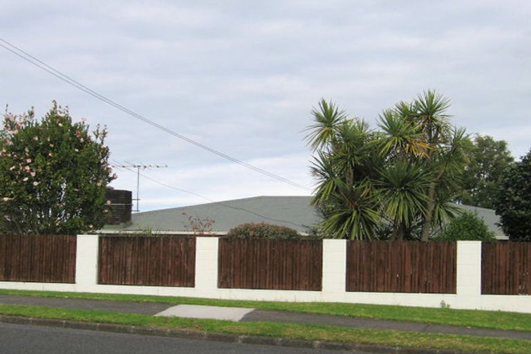 Photo of property in 137 Sandspit Road, Shelly Park, Auckland, 2014
