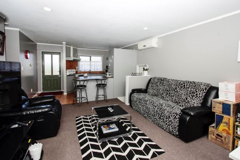Photo of property in 3 Benton Place, Manurewa, Auckland, 2102