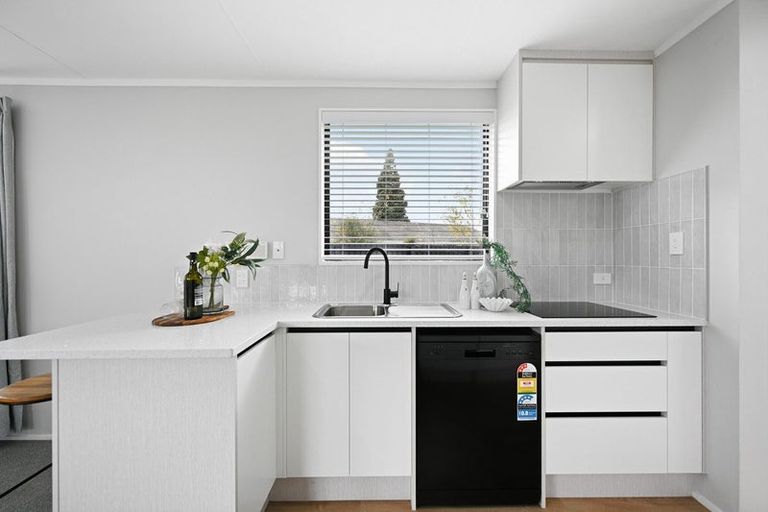 Photo of property in 13b Hockin Place, Fairfield, Hamilton, 3214