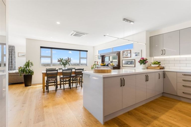 Photo of property in 28 Woodlau Rise, Huntsbury, Christchurch, 8022