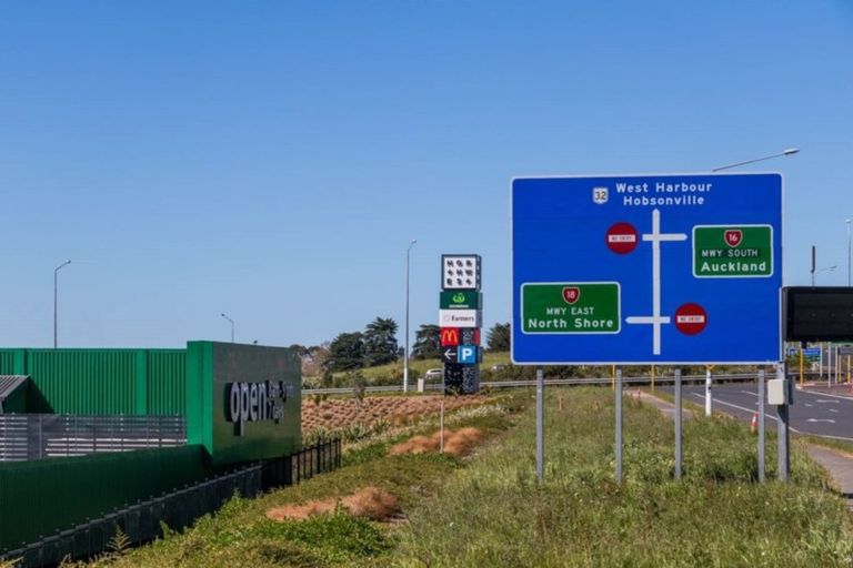 Photo of property in 19 Merv Clarke Lane, Massey, Auckland, 0614