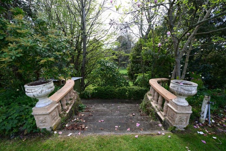 Photo of property in 65 Havelock Road, Havelock North, 4130