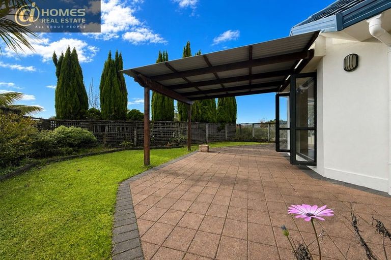 Photo of property in 5 Queen Natalie Place, Massey, Auckland, 0614