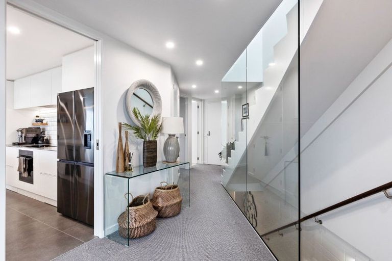 Photo of property in Weekeston Apartments, 2 Nobs Line, Strandon, New Plymouth, 4312