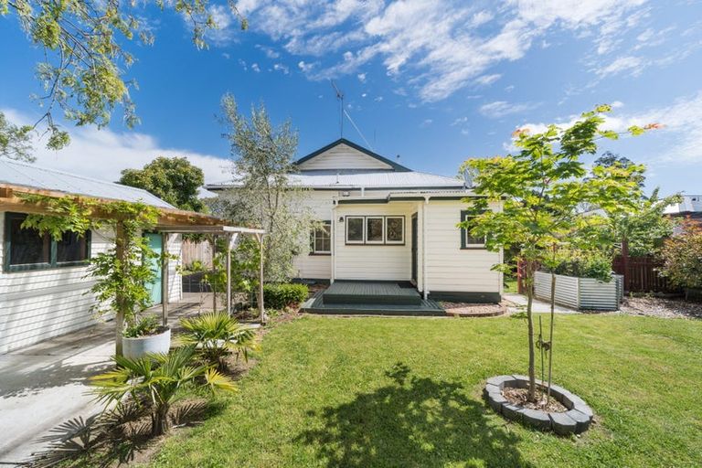 Photo of property in 16 Margaret Street, Roslyn, Palmerston North, 4414