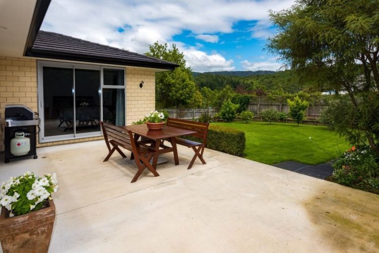 Photo of property in 88 Milton Terrace, Picton, 7220