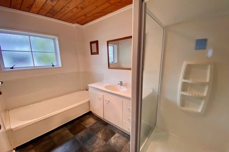 Photo of property in 2/122 Carlisle Road, Browns Bay, Auckland, 0632