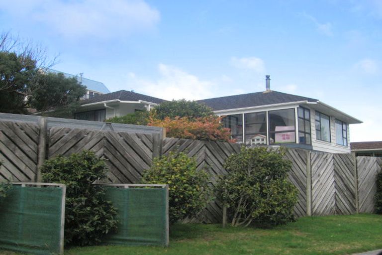 Photo of property in 9 Dominica Crescent, Grenada Village, Wellington, 6037