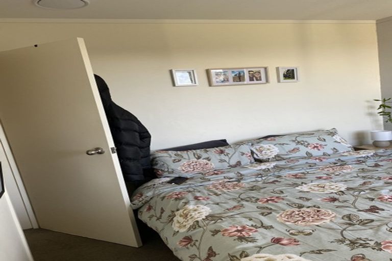 Photo of property in 33 Hewlett Road, Massey, Auckland, 0614