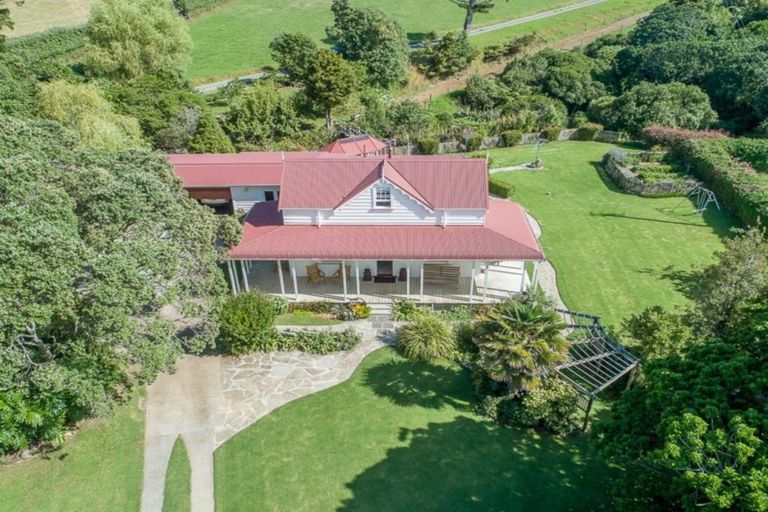 Photo of property in 366 Awhitu Central Road, Awhitu, 2684