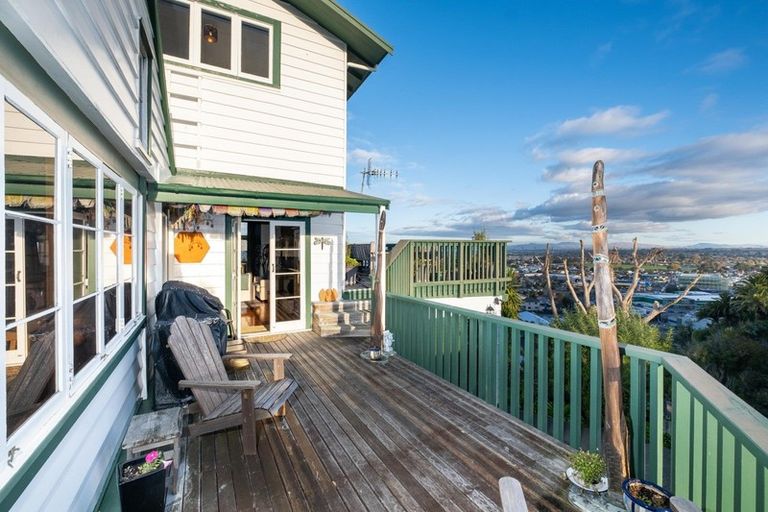 Photo of property in 42 Cameron Road, Bluff Hill, Napier, 4110