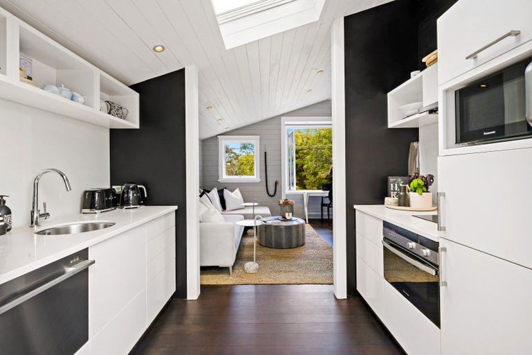 Photo of property in 20 Seabreeze Road, Narrow Neck, Auckland, 0624