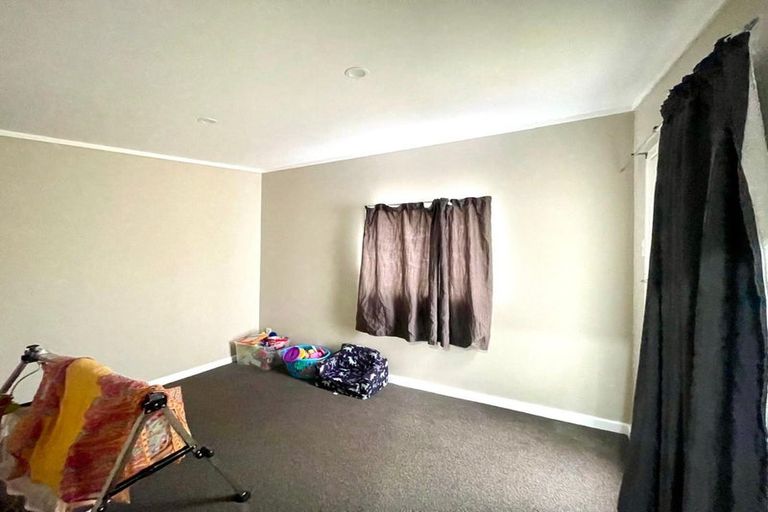 Photo of property in 1/77 Woodglen Road, Glen Eden, Auckland, 0602