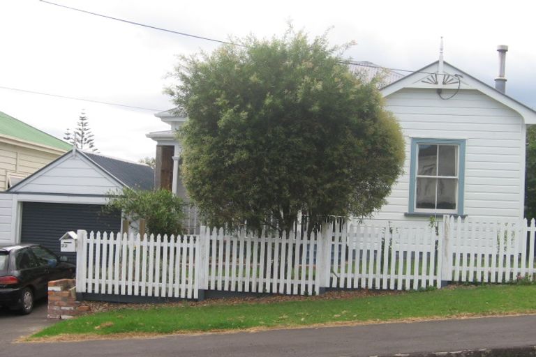 Photo of property in 22 Patuone Avenue, Devonport, Auckland, 0624