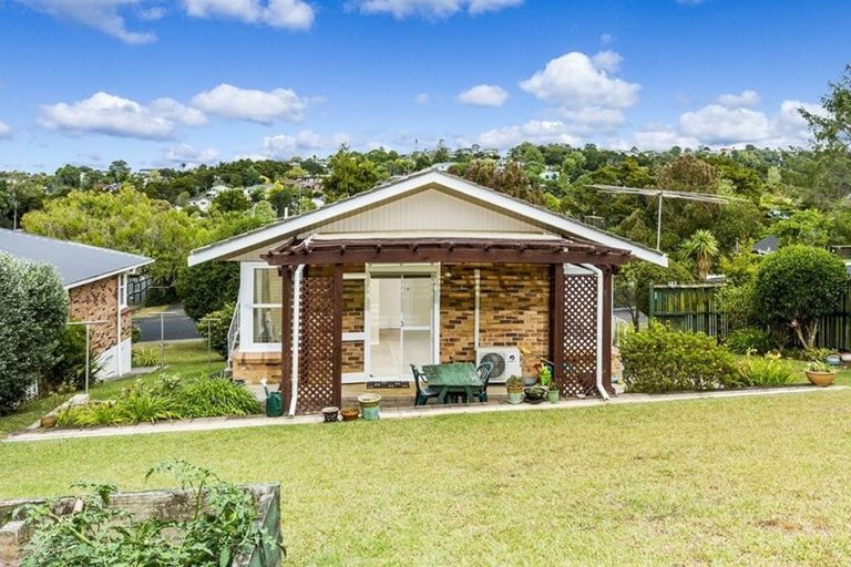 Photo of property in 73 Lynden Avenue, Hillcrest, Auckland, 0627