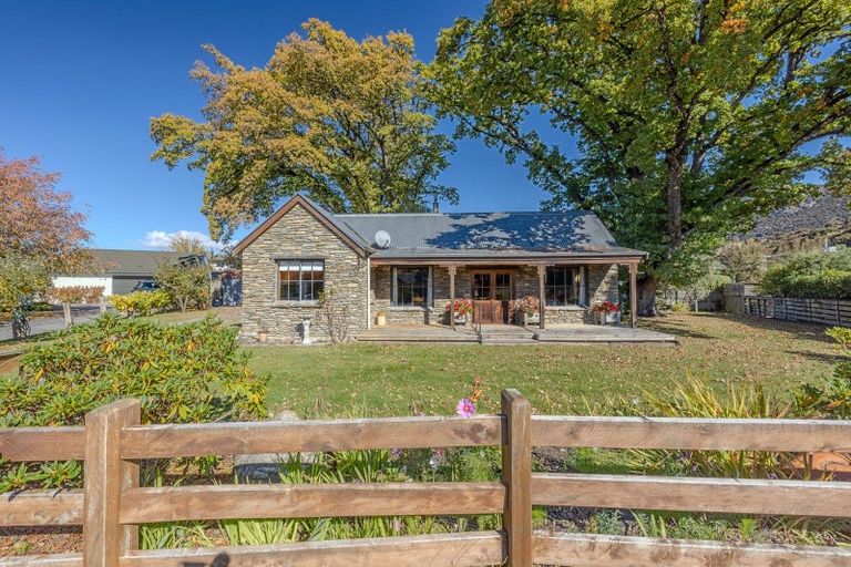 Photo of property in 7 Mclellan Place, Albert Town, Wanaka, 9305