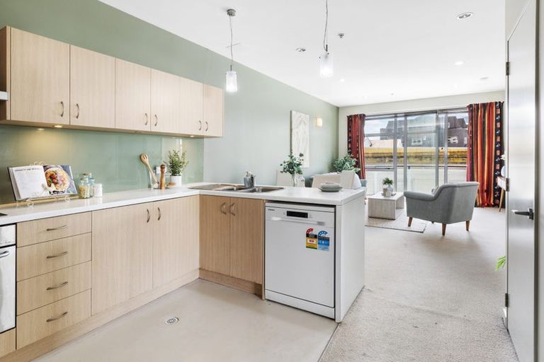 Photo of property in City Lodge, 402/115 Vivian Street, Te Aro, Wellington, 6011