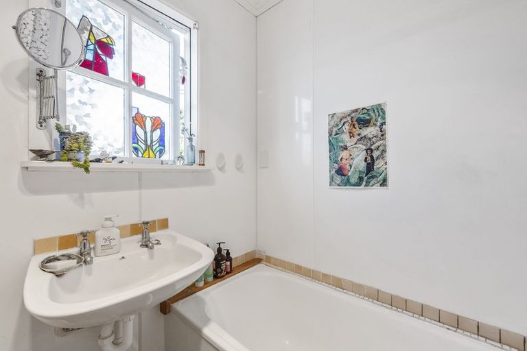 Photo of property in 25 Seddon Street, Waikanae, 5036