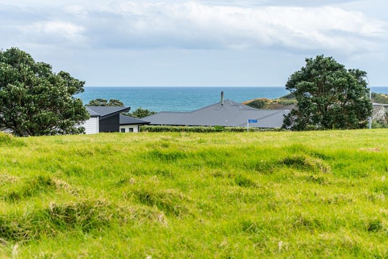 Photo of property in 38 Sunset Drive, Baylys Beach, 0377