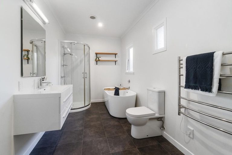 Photo of property in 1/38 Eastglen Road, Glen Eden, Auckland, 0602