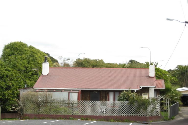 Photo of property in 1 Ngaio Street, Strandon, New Plymouth, 4312