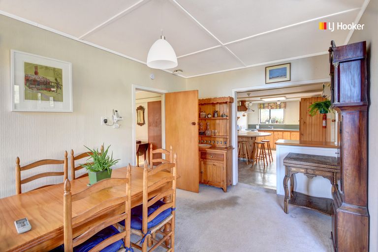 Photo of property in 8 Dickson Street, Macandrew Bay, Dunedin, 9014