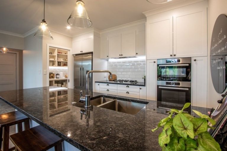 Photo of property in 37 Waipunahau Road, Waikanae, 5036