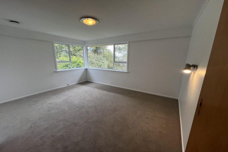 Photo of property in 11 Cumberland Street, Merrilands, New Plymouth, 4312