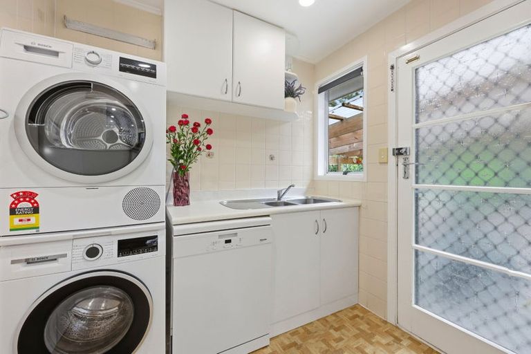 Photo of property in 16 Judkins Crescent, Cockle Bay, Auckland, 2014