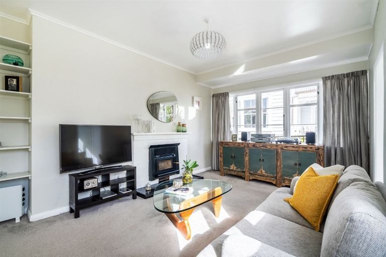 Photo of property in 65 Old Lake Road, Narrow Neck, Auckland, 0624