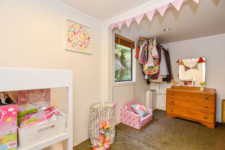 Photo of property in 65 Warner Park Avenue, Laingholm, Auckland, 0604