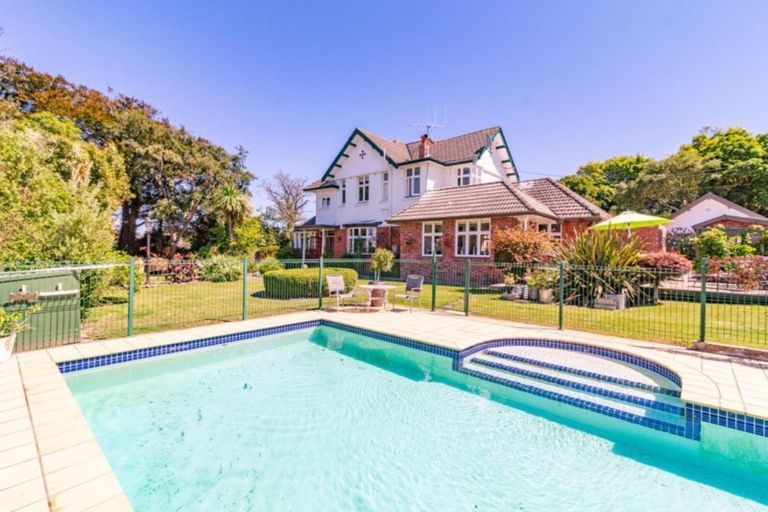 Photo of property in 2 Tulloch Street, Saint Johns Hill, Whanganui, 4500