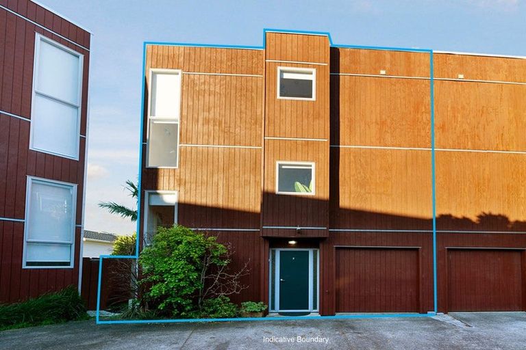 Photo of property in 76n Edmonton Road, Henderson, Auckland, 0612