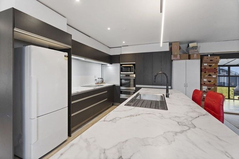 Photo of property in 14 Oberon Street, Stratford, 4332