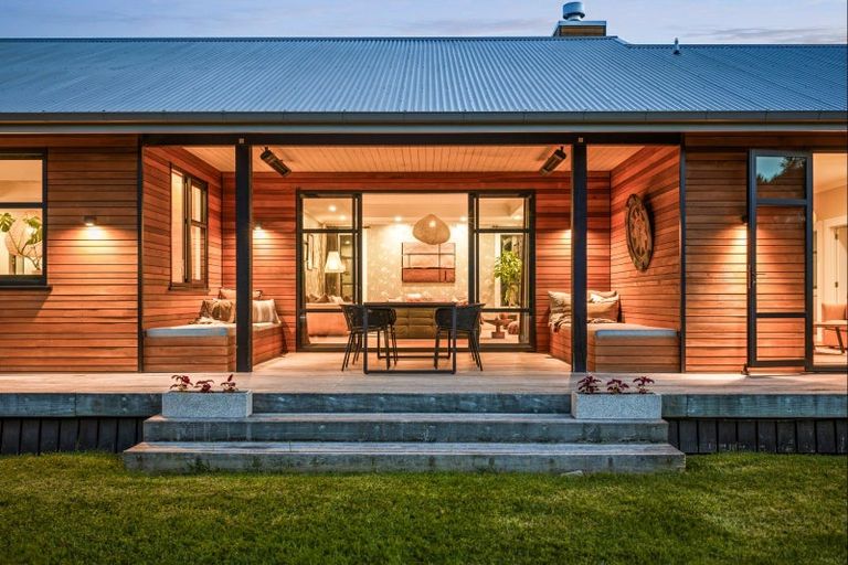 Photo of property in 2 Tamahunga Drive, Matakana, Warkworth, 0985