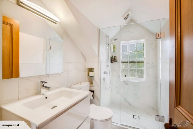 Photo of property in 36 Queen Street, Northcote Point, Auckland, 0627