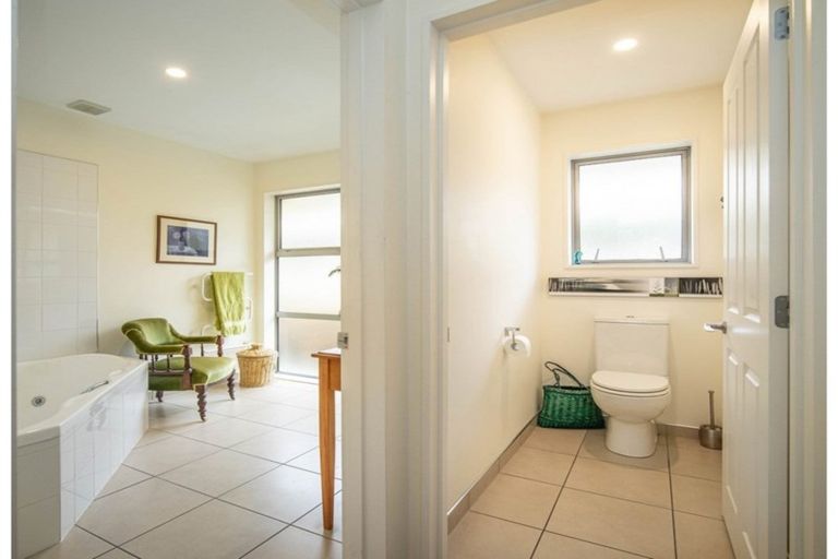 Photo of property in 4 The Oval, Hillmorton, Christchurch, 8024